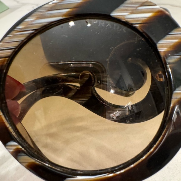 Authentic PRADA round sunglasses - VINTAGE - Picture 6 of 14